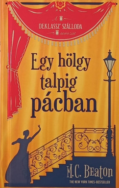 Egy hlgy talpig pcban