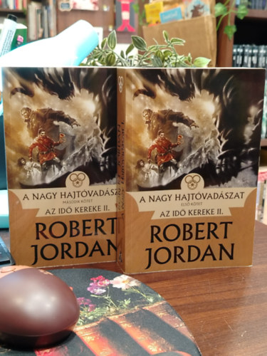 Robert Jordan - A nagy hajtóvadászat I-II. (Az idő kereke)