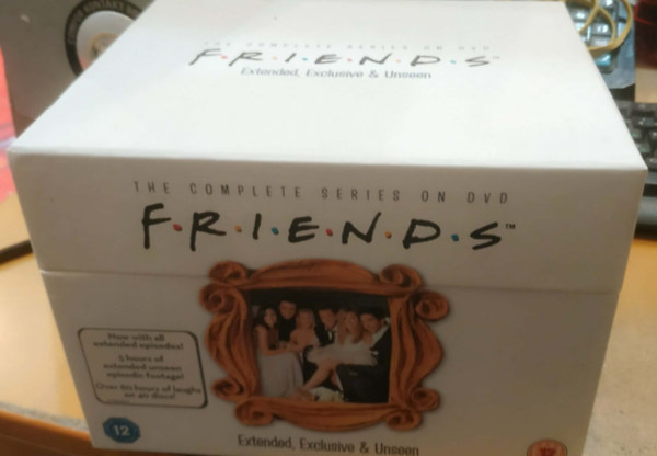 David Schwimmer Courteney Cox - Friends Extended, Exclusive & Unseen - J�bar�tok Teljes 10 �vad �s f�zet, d�szdobozban (40 DVD)