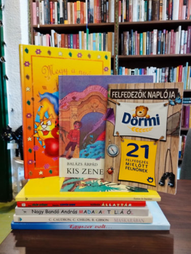 Vida Kata , F�l�p Gy�rgy-Radv�n Simon, Nagy Band� Andr�s, Chris Caudron Bal�zs �rp�d (rajzolta), Bakay D�ra (szerk.) - Gyerekk�nyv csomag 8 darabos K�NYVMENT� AJ�NLAT: Felfedez�k napl�ja, Kis zenei �b�c�, Megy a ny�r, j�n a t�l, Samu �s bar�tai, K�l�n�s �llatt�r, Madarak toll�r�l, Maskar�ban, Egyszer volt...