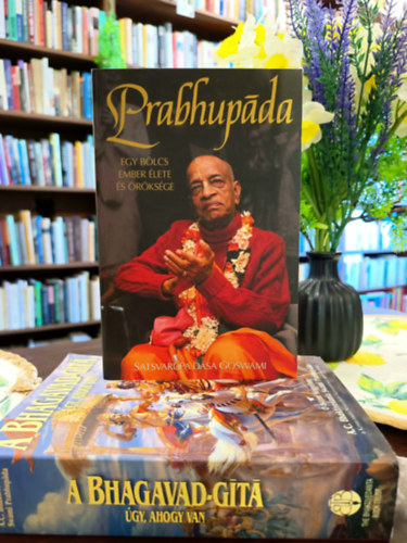 A. C. Bhaktivedanta Swami Prabhupada - Vallás könyvcsomag 2 darabos ajánlat: A Bhagavad-gita, úgy ahogy van, Prabhupada. Egy bölcs ember élete és öröksége.