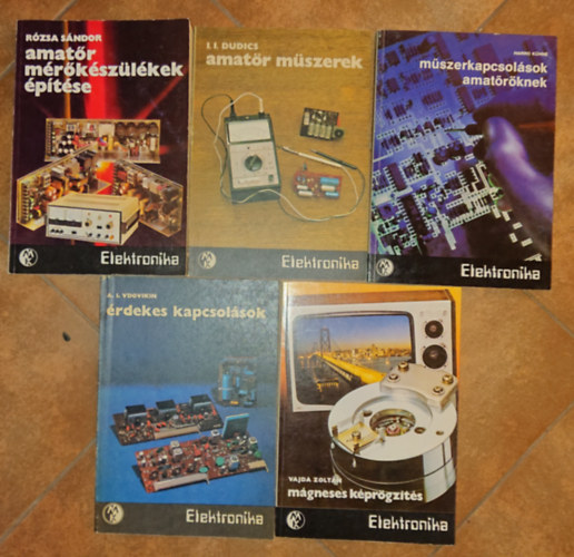 A. I. Vdovikin, Harro K�hne, I.I. Dudics, R�zsa S�ndor Vajda Zolt�n - 5 k�tet a M�szaki K�nyvkiad� Elektronika sorozat�b�l: M�gneses k�pr�gz�t�s, �rdekes kapcsol�sok, M�szerkapcsol�sok amat�r�knek, Amat�r m�szerek, Amat�r m�r�k�sz�l�kek �p�t�se