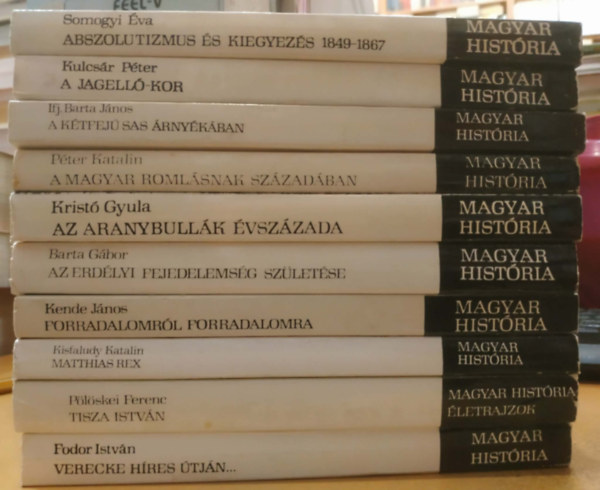 Somogyi Éva, Péter Katalin, Kisfaludy Katalin, Kristó Gyula, Kende János, Pölöskei Ferenc, Fodor István, Ifj. Barta János, Barta Gábor, Kulcsár Péter - 10 db Magyar História: Abszolutizmus és kiegyezés 1849-1867; A Jagelló-kor; A kétfejű sas árnyékában; A magyar romlásnak századában; Az aranybullák évszázada; Az erdélyi fejedelemség születése; Forradalomról forradalomra; Matthias