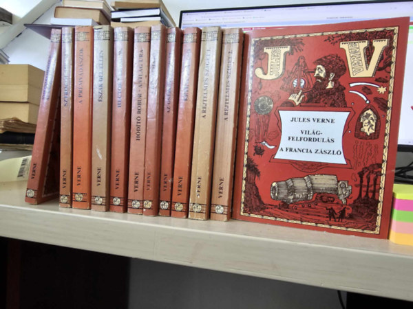 Jules Verne Verne Gyula - 12db Verne ktet, KNYVMENT AJNLAT: A francia zszl, A rejtelmes sziget I-II., Ktvi vakci, Az ostromzron t, A dunai hajs, Hdt Robur/ A vilg ura, Hector Servadac, szak dl ellen, A prmvadszok, Sztrogof Mihly, Ny