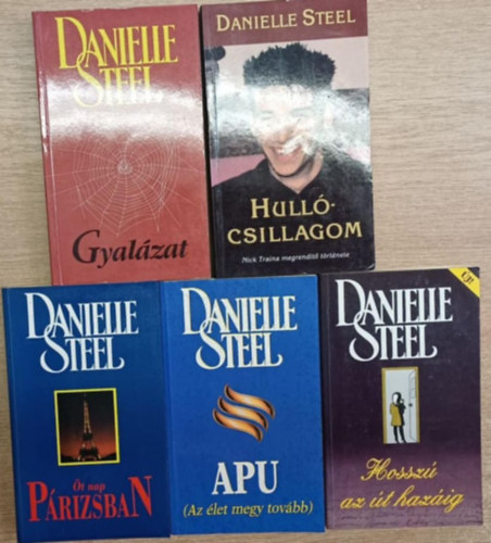Danielle Steel - 5 db Danielle Steel romantikus reg�ny: Hull�csillagom - Gyal�zat - �t nap P�rizsban - Apu - Hossz� az �t haz�ig