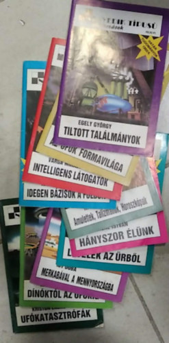 Egely Gy�rgy, Mandics Gy�rgy, Varga Mih�ly, Hargitai K�roly, R. H. Laarss, Nemere Istv�n, S. P. Alex, Iby Duba, M�nus Mikl�s, Kriston Endre - 10 db Negyedik t�pus� tal�lkoz�sok f�zet: Uf�katasztr�f�k+ D�n�kt�l az uf�kig+ Merkab�val a mennyorsz�gba+ Levelek az �rb�l+ H�nyszor �l�nk+ Amulettek, talizm�nok, horoszk�pok+ Idegen b�zisok a F�ld�n+ Intelligens l�togat�k+