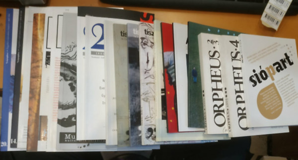 22 db irodalmi foly�irat, vegyes kiadv�nyok, sz�rv�nysz�mok, lapsz�mok az adatlapon (Orpheus, Apokrif, Tiszat�j, M�hely, stb.)