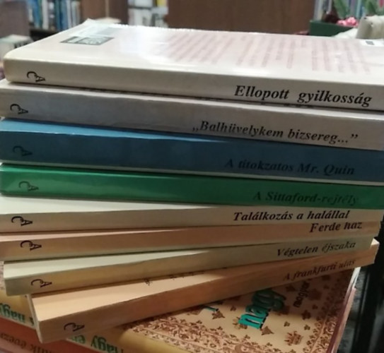 Agatha Christie - 8 db-os K�NYVMENT� AJ�NLAT, krimi:A frankfurti utas+ V�gtelen �jszaka+ Ferde h�z+ Tal�lkoz�s a hal�llal+ A Sittaford-rejt�ly+ A titokzatos Mr. Quin+ Balh�velyem bizsereg+ Ellopott gyilkoss�g