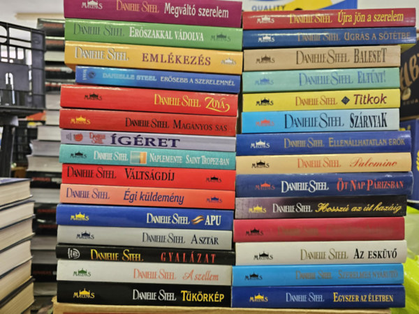 Danielle Steel - 29db Steel, KÖNYVMENTŐ AJÁNLAT: Megváltó szerelem+ Erőszakkal vádolva+ Emlékezés+ Erősebb a szerelemnél+ Zoya+ Magányos sas+ Ígéret+ Naplemente Saint Tropez-ban+ Váltságdíj+ Égi küldemény+ Apu+ A sztár+ Gyalázat+ A szellem+ Tük