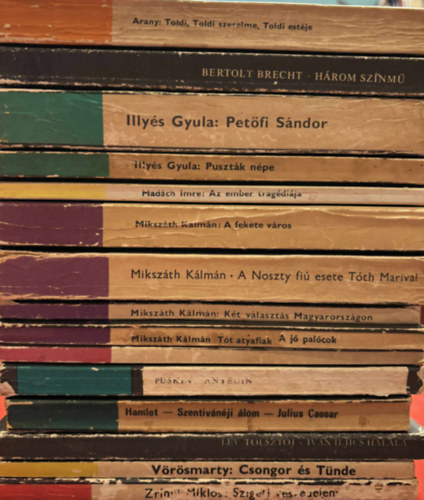 15 db Di�kk�nyvt�r k�nyv