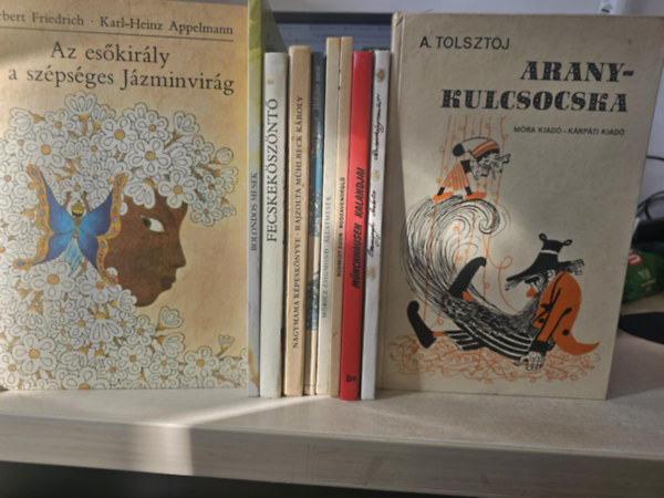 Szunyogh Szabolcs, G. A. Brger, Scmidt Egon, Mricz Zsigmond, Valeri Petrov, Mhlbeck Kroly rajzaival, Kolozsvri Granpierre Emil, Cak Ferenc, Friedrich-Appelmann A. Tolsztoj - 10db meseknyv, KNYVMENT AJNLAT: Aranykulcsocska+ Boszorknyszombat+ Mnchausen kalandjai+ Bodzavendgl+ llatmesk+ Hfehr mese+ Nagymama kpesknyve+ Fecskeksznt+ Bolondos mesk+ Az eskirly s a szpsges Jzminvir