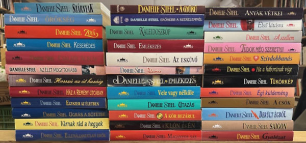 Danielle Steel - 36 db Danielle Steel knyv: Szrnyak, rksg, Zoya, Keserdes, Csaldi album, Az let megy tovbb, Hossz at t hazig, Hz a Remny utcban, Egyszer az letbne, Ugrs a sttbe, Vrnak rd a hegyek, Ellenllhatatlan erk, A g
