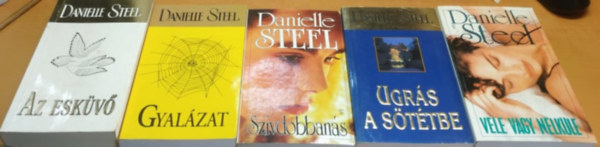 Danielle Steel - 5 db Danielle Steel: Az eskv + Gyalzat + Szvdobbans + Ugrs a sttbe + Vele vagy nlkle