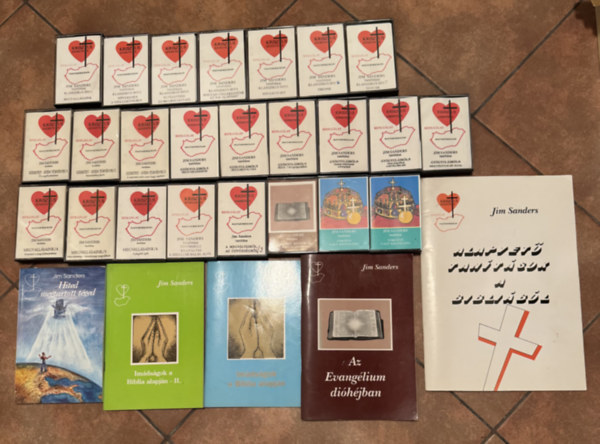 Jim Sanders - 5 mű Jim Sanders tollából és 24 db kazetta a tanításaival. Könyvek: Hited megtartott téged, Az Evangélium dióhéjban, Imádságok a Biblia alapján I.-II., Alapvető tanítások a Bibliából. Kazetták: Gyógyulásról 1-6, Szeretet Isten