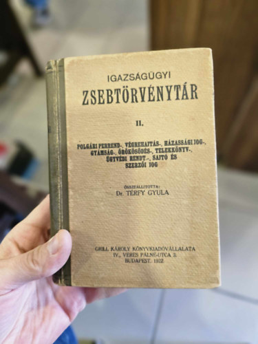 Dr. Trfy Gyula - Igazsggyi zsebtrvnytr/II. (Polgri perrend-, vgrehajts-, hzassgi jog-, gymsg-, rksds-, telekknyv-. gyvdi rendt.- sajt s szerzi jog)