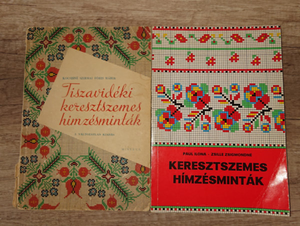 Paul Ilona-Zsille Zsigmondné Kocsisné Szirmai Fóris Mária - 2 kiadvány a keresztszemes hímzésmintákról: Tiszavidéki kereszztszemes hímzésminták + Keresztszzemes hímzésminták