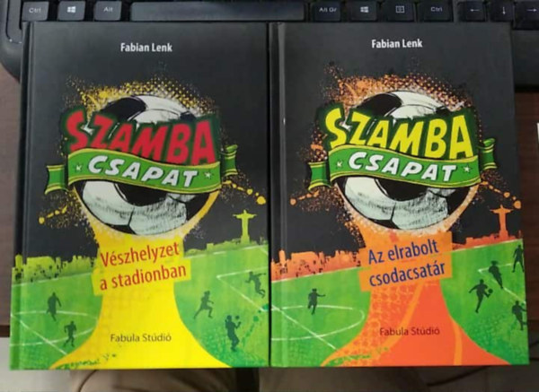 Fabian Lenk - 2 db Szamba csapat mű: Vészhelyzet a stadionban+ Az elrabolt csodacsatár