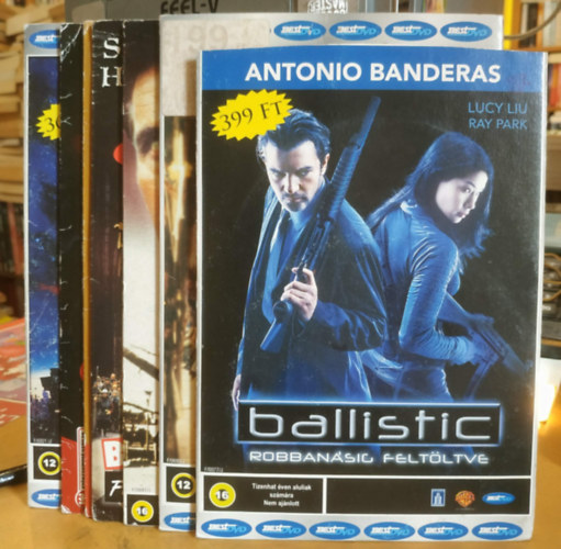 Jean Reno, Sean Penn, Salma Hayek, Donald Sutherland, Paul Newman, Bruce Willis Antonio Banderas - 7 db papírtokos DVD vegyes filmek: Ballistic; Jaguár; Menedékjog; A Notre Dame-i toronyőr; Fellini: Casanova; Pénzt és életet; Az ötödik elem