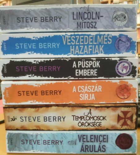 Steve Berry - 6 db Steve Berry: A Lincoln-m�tosz + Veszedelmes hazafiak + A p�sp�k embere + A cs�sz�r s�rja + A templomosok �r�ks�ge + Velencei �rul�s