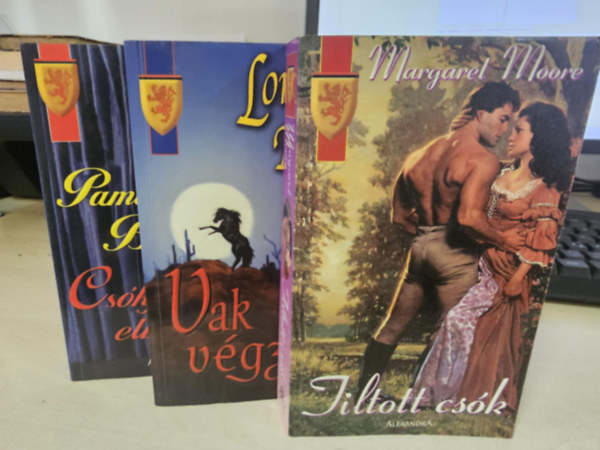 Lorraine Heath, Pamela Britton Margaret Moore - Tiltott csk + Vak vgzet+ Cskjaidtl elbvlve