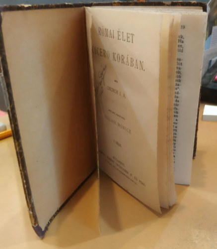 Shakspere, Gracza Gy�rgy, Kisfaludy S�ndor, Szabolcska Mih�ly, Kov�ts Antal, Plutarchos, Mikes Kelemen Church J. A. - 8 m� egybek�tve: R�mai �let Cicero kor�ban; Romeo �s Julia; 1848. m�rczius 15.; Kisfaludy S�ndor v�logatott reg�i; Szabolcska Mih�ly versek; Magyar n�pdalok; Caius Julius Caesar;Mikes Kelemen t�r�korsz�gi levelei