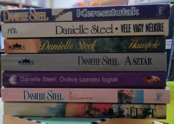 Danielle Steel - 7 db Danielle Steel könyv: Ígéret+Palomino+Örökre szeretni foglak+A sztár+Hazafelé+Vele vagy nélküle+Keresztutak