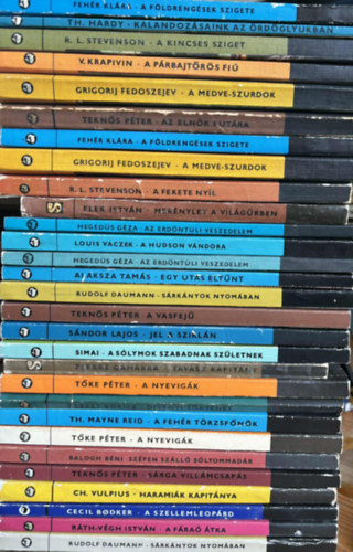 false - 29 db k�tet a Delfin k�nyvek sorozatb�l