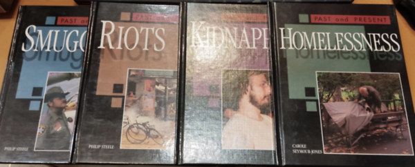 Carole Seymour-Jones Philip Steele - 4 db Past and Present: Homelessness + Kidnapping + Riots + Smuggling (New Discovery Books)