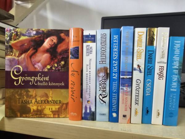 Mary Moody, Nora Roberts, Danielle Steel, Dorothea Benton Frank, Chantal Thomas, könyvcsomag Tasha Alexander - 10db romantika, KÖNYVMENTŐ AJÁNLAT: Gyöngyként hulló könnyek+ Au revoir+ Nekem rendelt asszony- Alex meggyőzése+ Holdfogyatkozás+ Az igazi szerelem+ Győztesek+ Csoda+ Fenség+ Magányos nők klubja+ Búcsú a királynétól