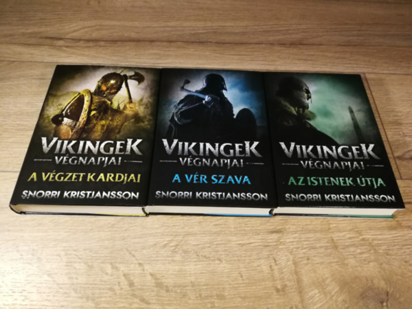 Snorri Kristjansson - Vikingek v�gnapjai 1-3. (A v�gzet kardjai, A v�r szava, Az istenek �tja)