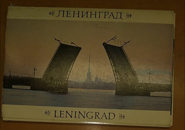 Leningrad (orosz és angol nyelvű fotók tokban)