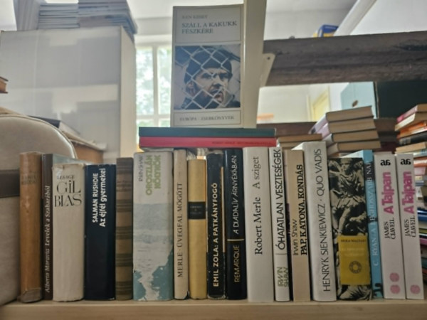 Alberto Moravia, Lesage, Salman Rushdie, Jane Austen, Irwin Shaw, Robert Merle, Emil Zola, Erich Maria Remarque, Henryk Sienkiewicz, Mika Waltari, Cornelius Ryan, James Clavell, Ken Kesey Victor Hugo - 20db világirodalmi mű, KÖNYVMENTŐ AJÁNLAT: A tenger munkásai, Levelek a Szaharából,Gil Blas, Az éjfél gyermekei, Büszkeség és balitélet, Oroszlánkölykök, Üvegfal mögött, A sziget, Mesterségem a halál, A patkányfogó, A diadalí