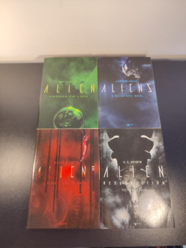Alan Dean Foster A. C. Crispin - Alien 1-4. (dszdobozban) / A nyolcadik utas: a Hall, A bolyg neve: Hall, A vgs megolds: Hall, Feltmad a Hall