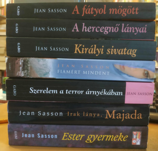 Jean Sasson - 7 db Jean Sasson: A ftyol mgtt; A hercegn lnyai; Kirlyi sivatag; Fiamrt mindent; Szerelem a terror rnykban; Irak lnya, Majada; Ester gyermeke