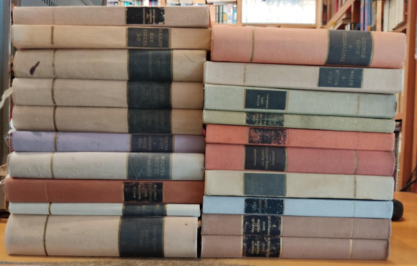 Jonathan Swfit, Charlotte Bront�, Mark Twain, Jack London, Sinclair Lewis, Nathaniel Hawthorne, Thomas Hardy, Charles Dickens, William Makepeace Thackeray, Henry Fielding, Georg W.  Somerset Maugham - 20 db angol klasszikus: A Lammermoori n�sz; Ivanhoe; A l�thatatlan ember/Az istenek eledele; A skarl�t bet�; Hi�s�g v�s�ra; Tom Jones I-II.; Arrowsmith; A v�zimalom; A b�v�s bolt; David Copperfield I-II; Gulliver utaz�sai