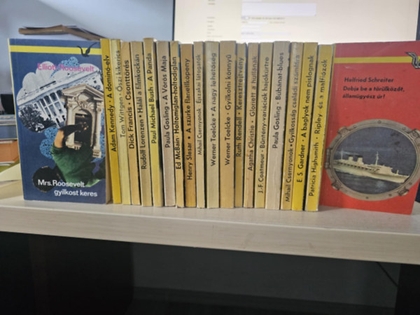 Adam Kennedy, Tom Wittgen, Dick Francis, Rudolf Lorenzen, Bush P. Michael, Paula Gosling, Ed McBain, Henry Slesar, MIhail CSernyonok, Werner Toelcke, Ruth Rendell, Agatha Christie, J Elliot Roosevelt - 20db Albatrosz krimi, KÖNYVMENTŐ AJÁNLAT: Mrs. Roosevelt gyilkost keres+ A dominó-elv+ Őszi kikerics+ Csonttörés+ Halál a filmkockán+ A panda+ A Vörös Maja+ Holtomiglan- Holtodiglan+ A szürke flanellköpeny+ Éjszakai látogatók+ A nagy