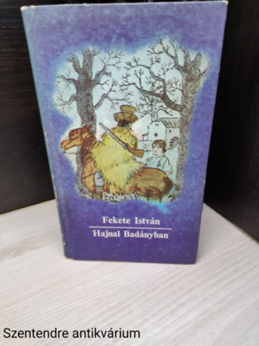 Fekete Istv�n - Hajnal Bad�nyban-Fekete-feh�r illusztr�ci�kat tartalmaz.