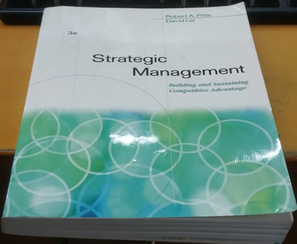 Robert A. Pitts - Strategic Management: Building and Sustaining Competitive Advantage (South-Western - Thomson)