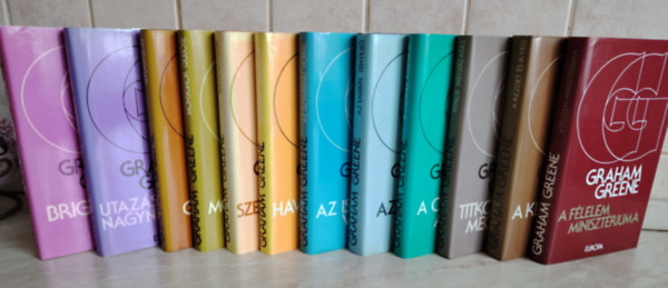 Graham Greene - 12 db könyv- 1)Brightoni szikla; 2)Utazások nagynénémmel; 3)Gyógyulás; 4)Monsignor Quijote; 5)Szerepjátszók; 6)Havannai emberünk; 7)Az Isztambuli vonat; 8)Az emberi tényező; 9)A csendes amerikai; 10)Titkos megbízatás; 11)A kezdet és a v