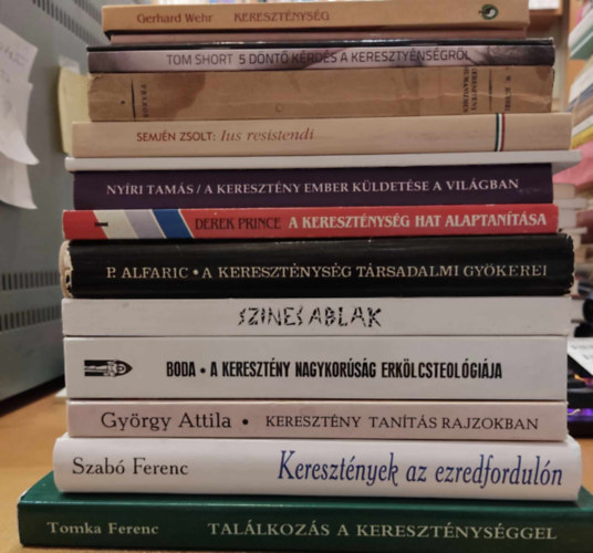 Arend van Leeuwen, H. W. Rssel, Tom Short, David Gooding, Semjn Zsolt, Dr. Szegedi Lszl, Nyri Tams, Prosper Alfaric, Derek Prince, Kovcs Vencel, Boda Lszl, Gyrgy Atti Gerhard Wehr - 15 db Keresztnysg: Keresztnysg (Vilgvallsok); A keresztnysg a vilgtrtnelemben; Keresztnysg: pium vagy igazsg; 5 dnt krds a keresztnysgrl; Keresztny humanizmus;