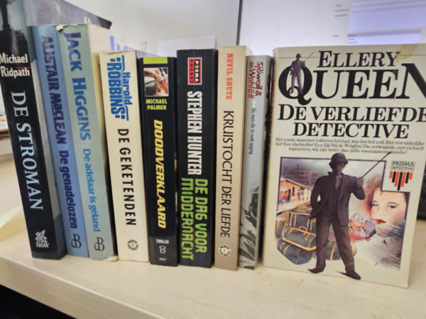 Alistair MacLean, Jack Higgins, Harold Robbins, Michael Palmer, Stephen Hunter, Nevil Shute, Sjöwall, M.-Wahlöö, P., Ellery Queen Michael Ridpath - 9db-os holland nyelvű könyvcsomag, KÖNYVMENTŐ AJÁNLAT: De stroman+ De genadelozen+ De adelaar is geland+ De geketenden+ Doodverklaard+ De dag voor middernacht+ Kruistocht der liefde+ De man die in rook opging+ De verliefde detective