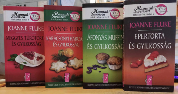 Joanne Fluke - 4 db Hannah Swensen titokzatos esetei: Epertorta �s gyilkoss�g (2); �fony�s muffin �s gyilkoss�g (3); Meggyes t�r�torta �s gyilkoss�g (8); Kar�csonyi habcs�k �s gyilkoss�g