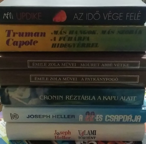 A. J. Cronin, Émile Zola, Truman Capote, John Updike Joseph Heller - 7 db-os KÖNYVMENTŐ AJÁNLAT, klasszikus: Valami történt+ A 22-es csapdája+ Réztábla a kapu alatt+ A patkányfogó+ Mouret abbé vétke+ Az idő vége felé+ Más hangok, más szobák - A fűhárfa - Hidegvérrel