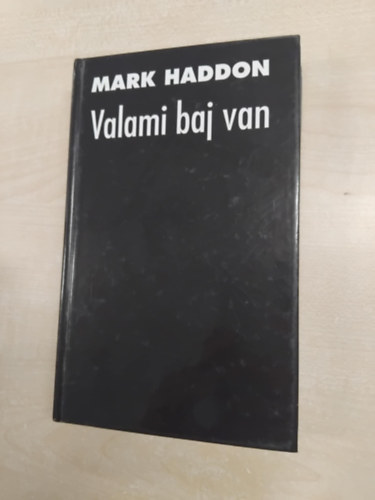 Mark Haddon - Valami baj van