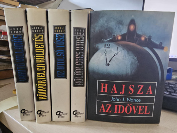 John J. Nance - 5 db John J. Nance a Vil�gsikerek sorozatb�l, K�NYVMENT� AJ�NLAT: Az utols� t�sz + K�ny�rtelen k�ldet�s + Vak�t� villan�s + K�l�nleges utas + Hajsza az id�vel