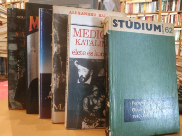 Francis Watson, Alexandru Balaci, Walter Audisio, Ormos Mária, Norman Lewis Frederico Chabod - 6 db olasz történelem: Olaszország története 1918-1948; Medici Katalin élete és kora; Niccoló Machiavelli; Az olasz nép nevében; Mussolini; A tiszteletre méltó társaság