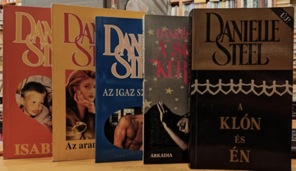 Danielle Steel - 5 db Danielle Steel: A kl�n �s �n + A sors kereke + Az aranyhaj� l�ny + Az igaz szerelem + Isabella