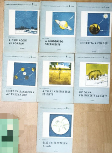 S. F. Polák, A. J. Lebegyinszkij, K. F. Ogorodnyikov, R. V. Kunyickij, N. A. Kacsinszkij, B. A. Keller, V. A. Dorfman - 7db mű A Természettudományos Kiskönyvtár sorozatból - A mindenség szerkezete, A csillagok világában, Mi tartja a Földet?, Miért változnak az évszakok?, A talaj keletkezése és élete, Hogyan keletkezett az élet?, Élő és élettelen v