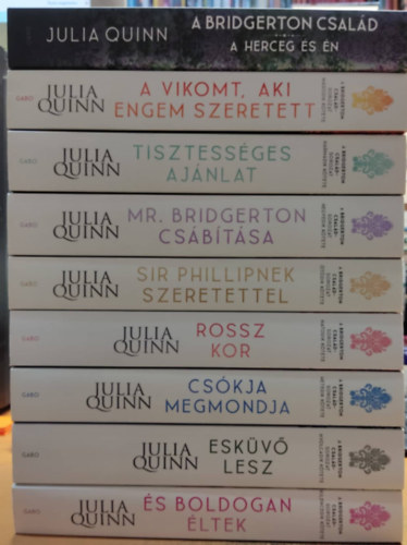 Julia Quinn - Bridgerton csal�d sorozat 1-9. (A herceg �s �n; A vikomt, aki engem szeretett; Tisztess�ges aj�nlat; Mr. Bridgerton cs�b�t�sa; Sir Phillipnek szeretettel; Rossz kor; Cs�kja megmondja; Esk�v� lesz; �s boldogan �ltek)
