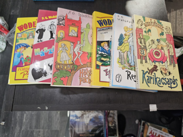 P. G. Wodehouse - 6 kötet - karikacsapás, Rengeteg pénz, Eszményi Sámuel, Hölgy a pácban, Nászidőszak, Forduljon Pmithhez